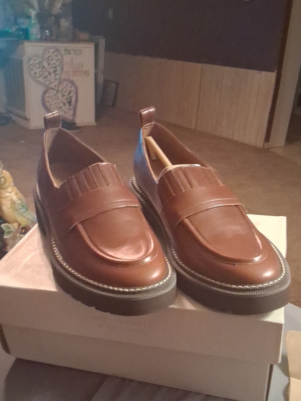 Naturalizer Woman's Brown Leather Loafers With Lug Bottoms